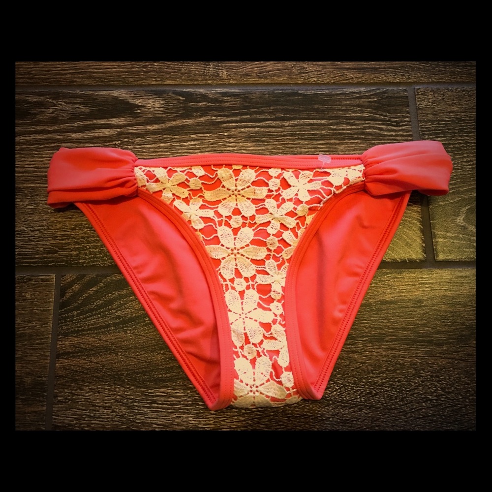 New NWOT Aerie Coral White Crochet Bikini Bottom